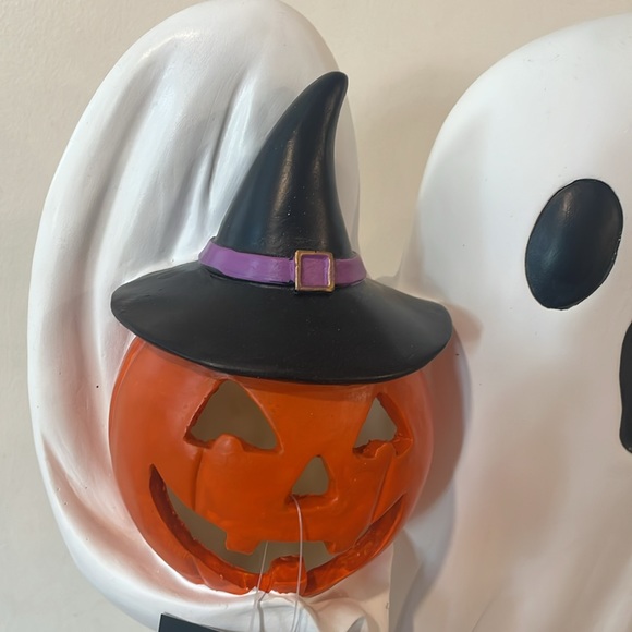COPY - NEW Halloween 2023 Ghost holding pumpkin Light Up Decor 20” Tall - Picture 5 of 6
